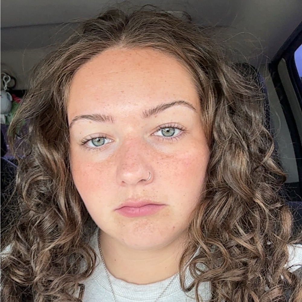 Meet your Posher, Hallie